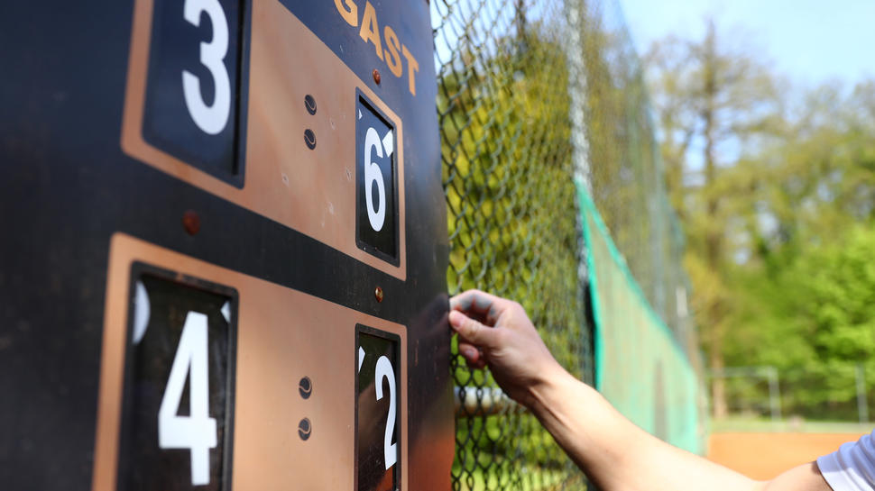 Es geht wieder los: Am ersten Mai-Wochenende beginnt die Medenrunde 2024, dann wird auch im Tennisverband Rheinland flächig um Spiel, Satz und Sieg gespielt.